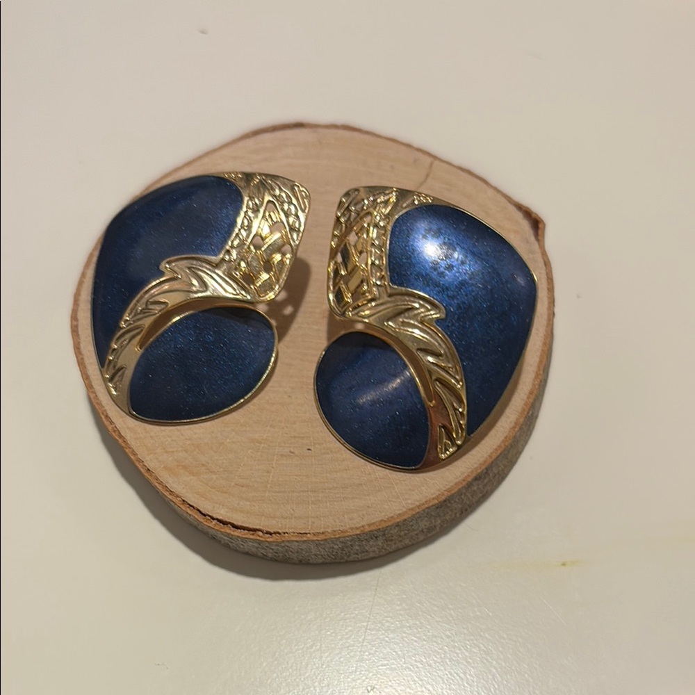 Vintage Elegant Gold and Blue Earrings